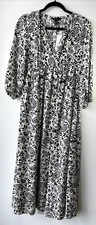 NEW LOOK - V NECK FLORAL DRESS - SIZE 8 - BLACK/ WHITE