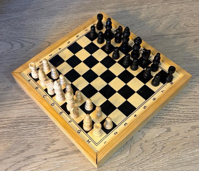 Schachspiel & Brett aus Holz inklusive Backgammon & Ludo Bretter & Figuren komplett
