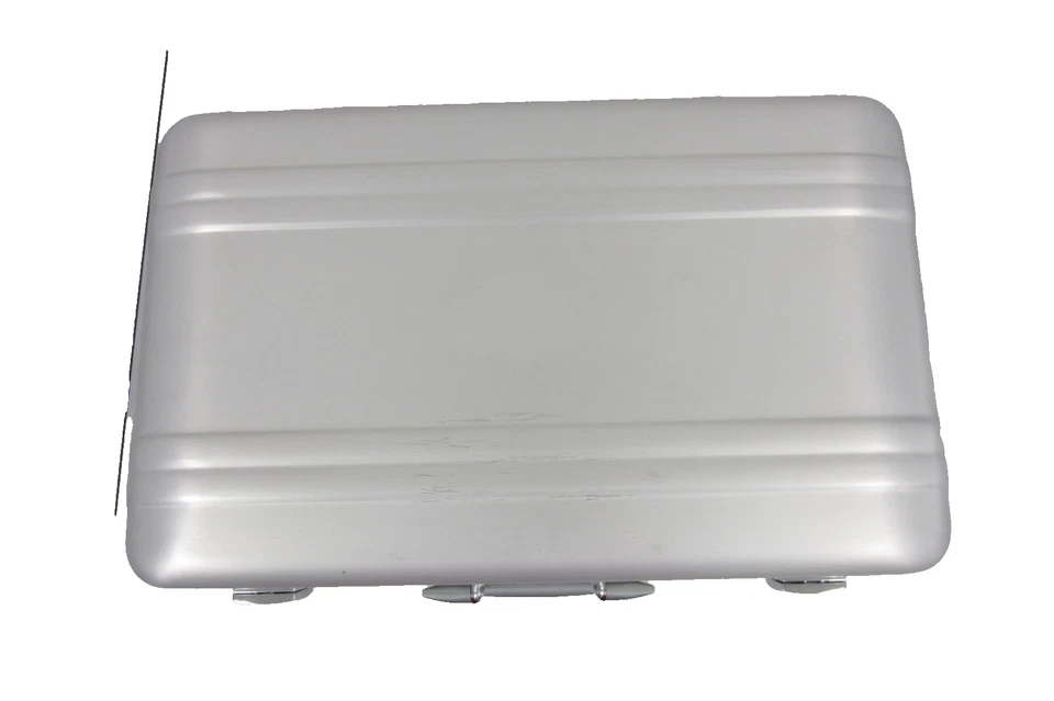 Zero Halliburton Aluminum Attache 13x20x6.5 Business Cases - Brushed Silver - Image 2 of 4