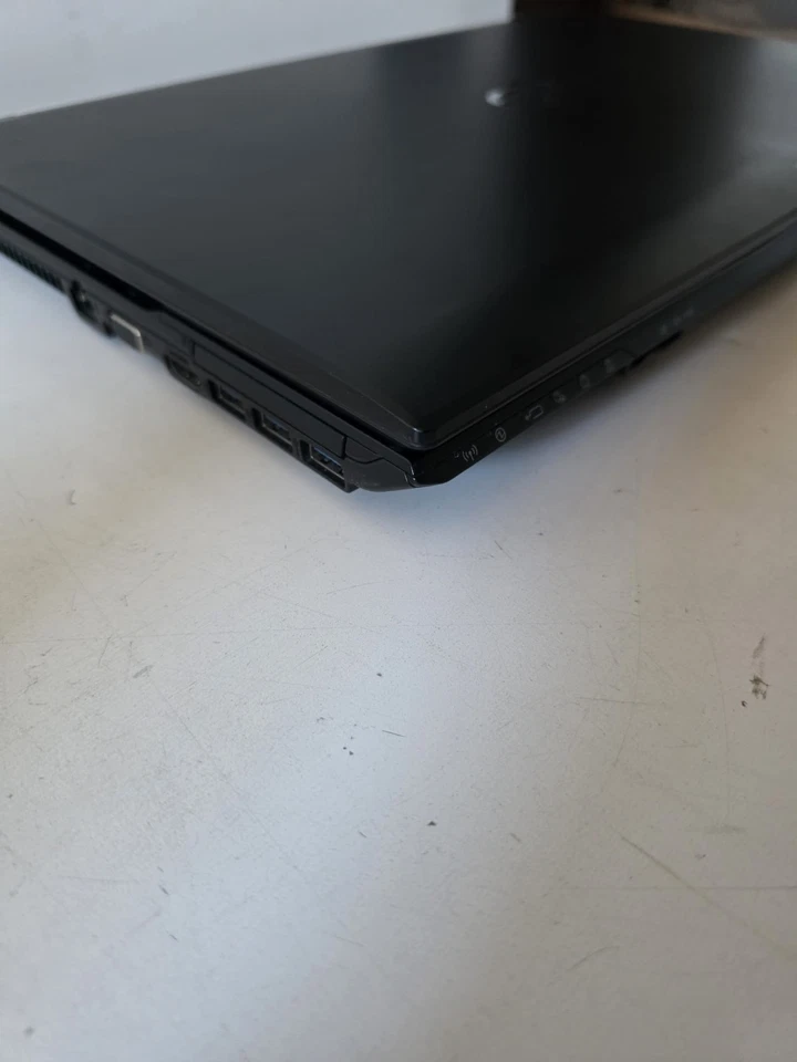 NOTEBOOK FUJITSU NH532 17,3" I5 4GB RAM (LEGGERE DESCRIZIONE ) - Immagine 4 di 4