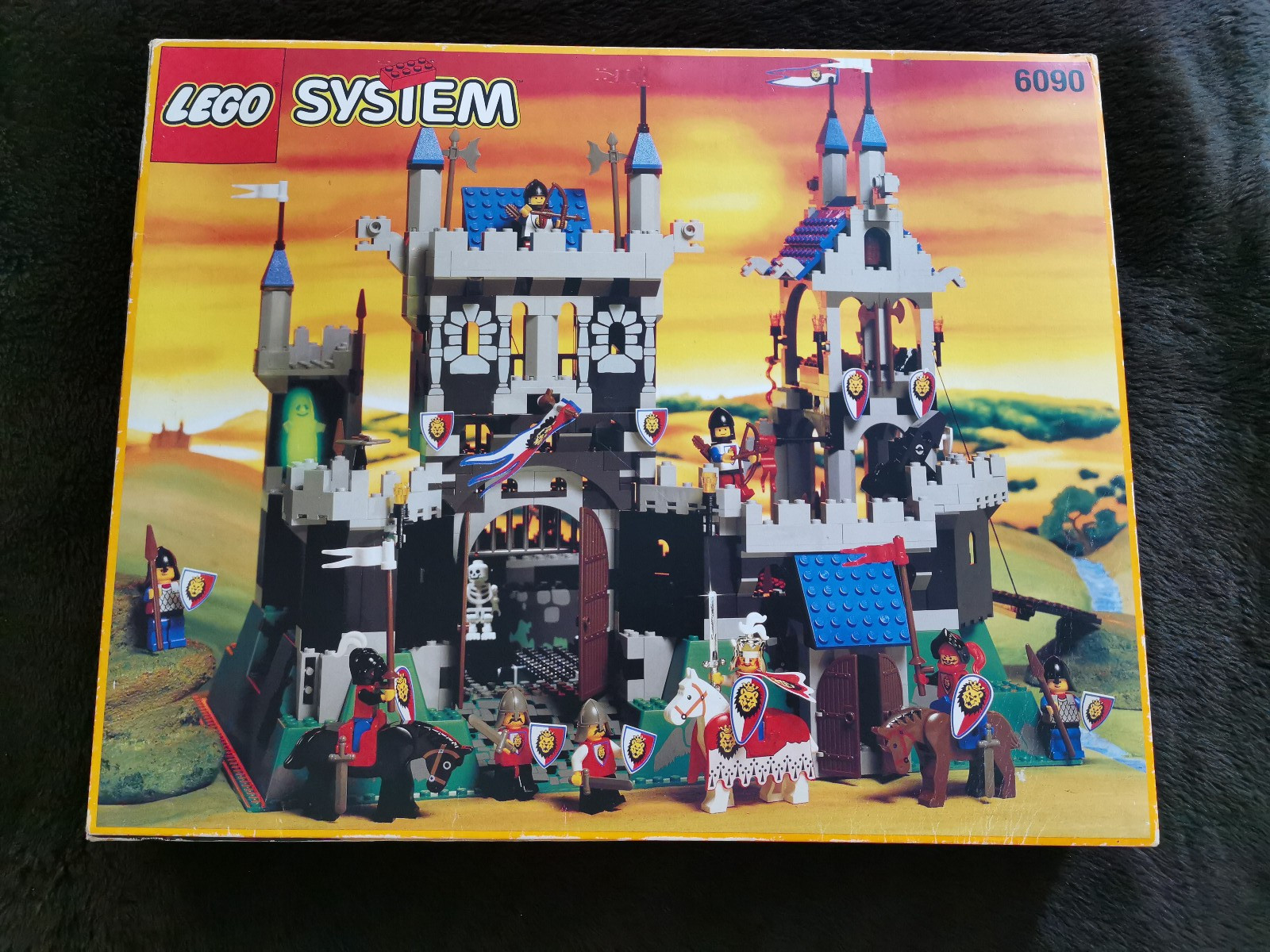 Vintage LEGO 6090 Royal Knight's Castle 100% COMPLETE Boxed w/ Instructions