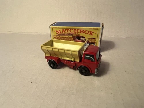 Matchbox Series No. 70 Vintage Yellow/Red Grit Spreading Truck Lesney England