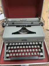 Working Royal Quiet De Luxe 1950’s Stylish Bold Typeface Typewriter With Case thumbnail