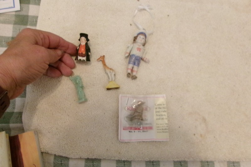 5 Figurines 2 Wade, 1 W. Germany? 2 unmarked Giraffe, Miniature Toby Pitcher +