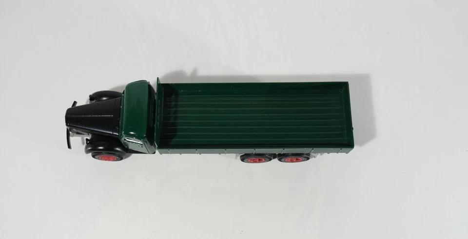 Camión Conrad 1029 Volvo 1949 modelo fundido a presión 1:50 camión en caja coleccionable V9 Foto 3 de 4