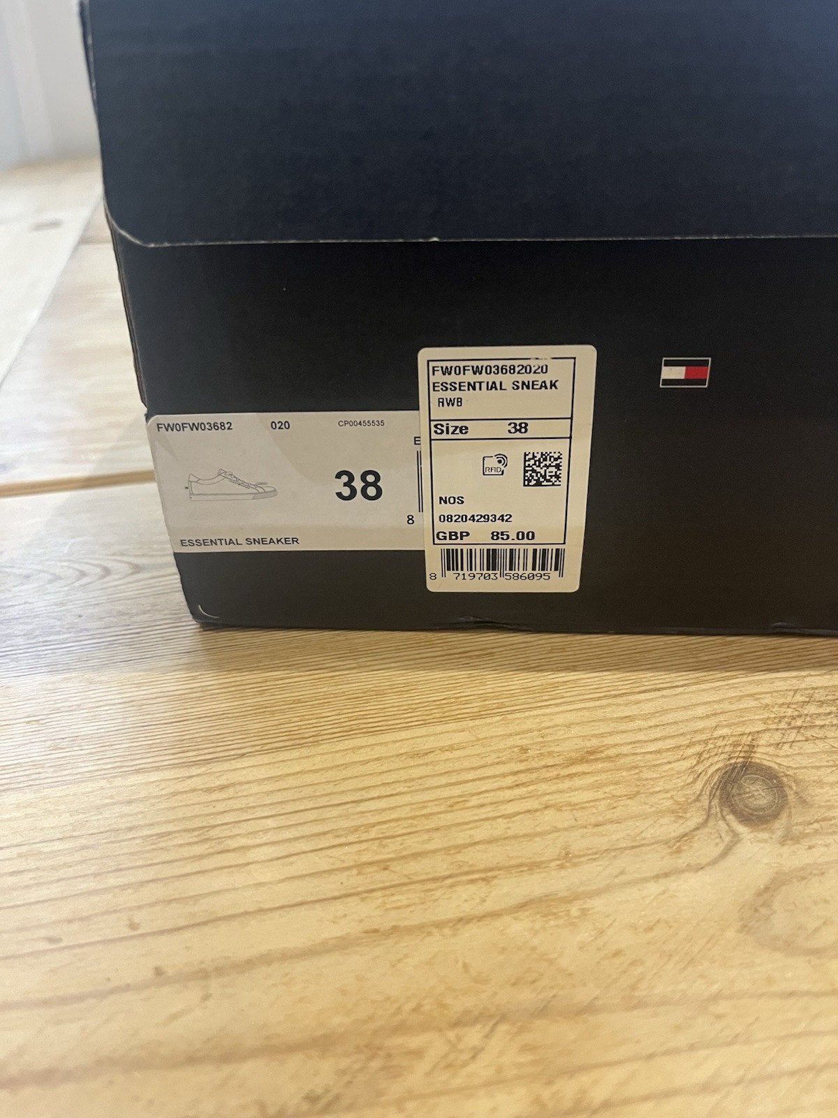 Tommy Hilfiger Essentially Sneakers White Leather image 3