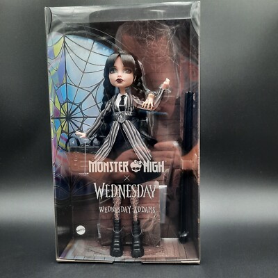  MONSTER HIGH DOLL WEDNESDAY ADDAMS & PET THING Nevermore Academy Uniform NEW
