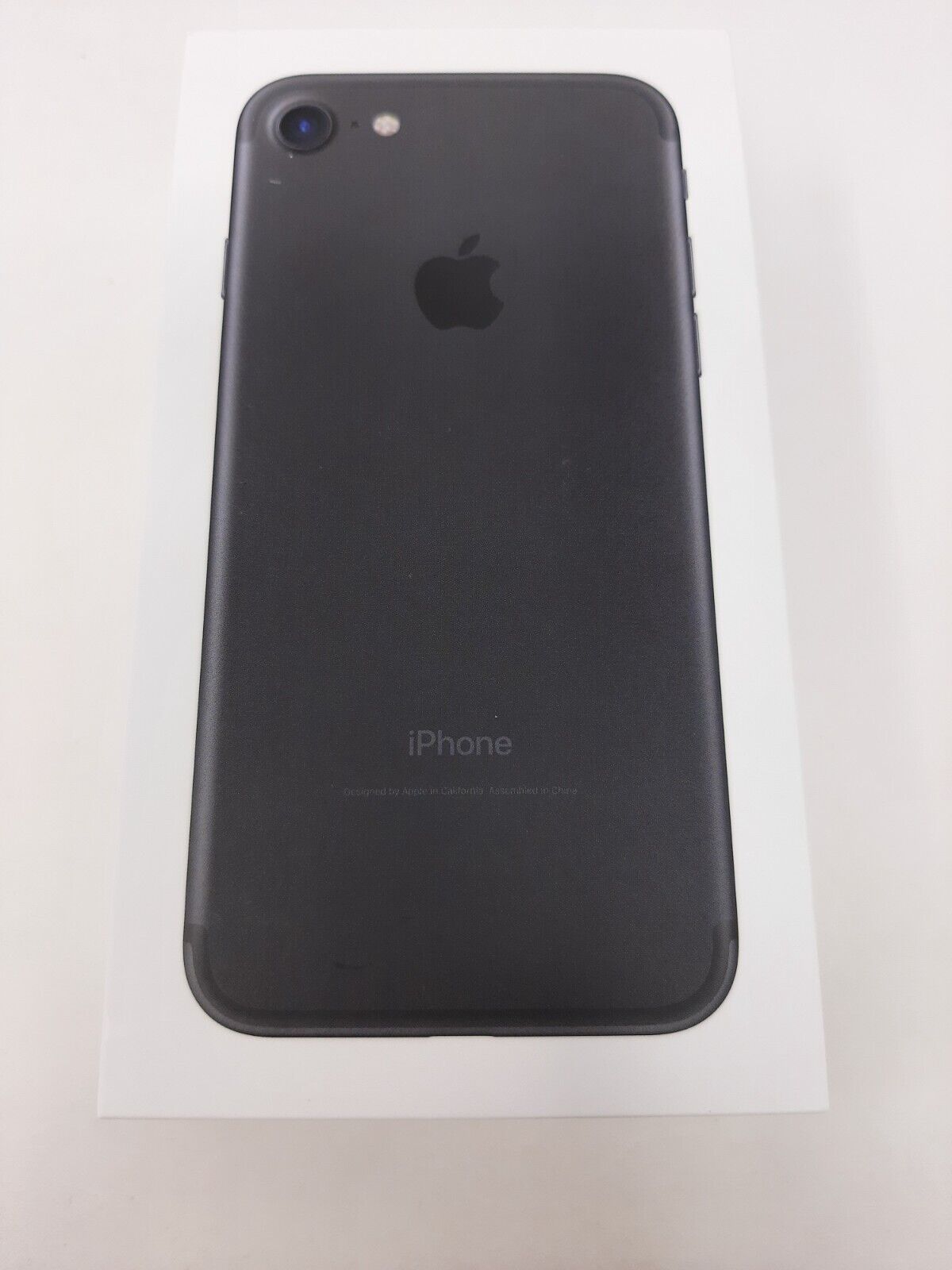 NEW Apple iPhone 7 - 32GB - Black (Verizon/Unlocked) A1660