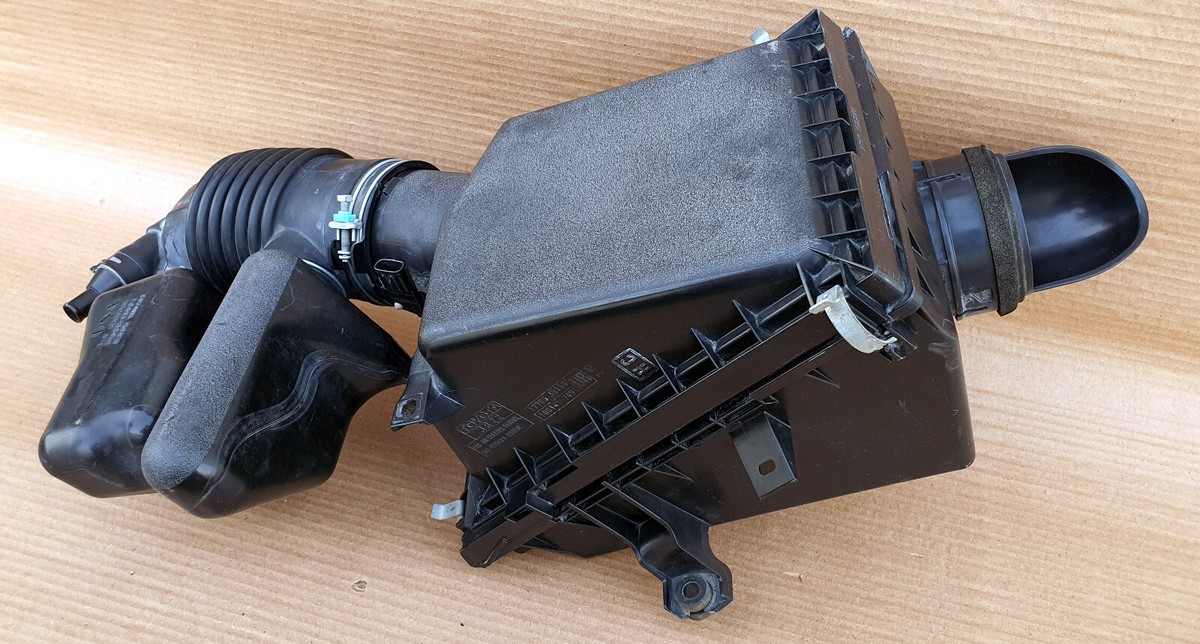 Lexus GX460 13-19 Air Cleaner filter box with housing complete oem