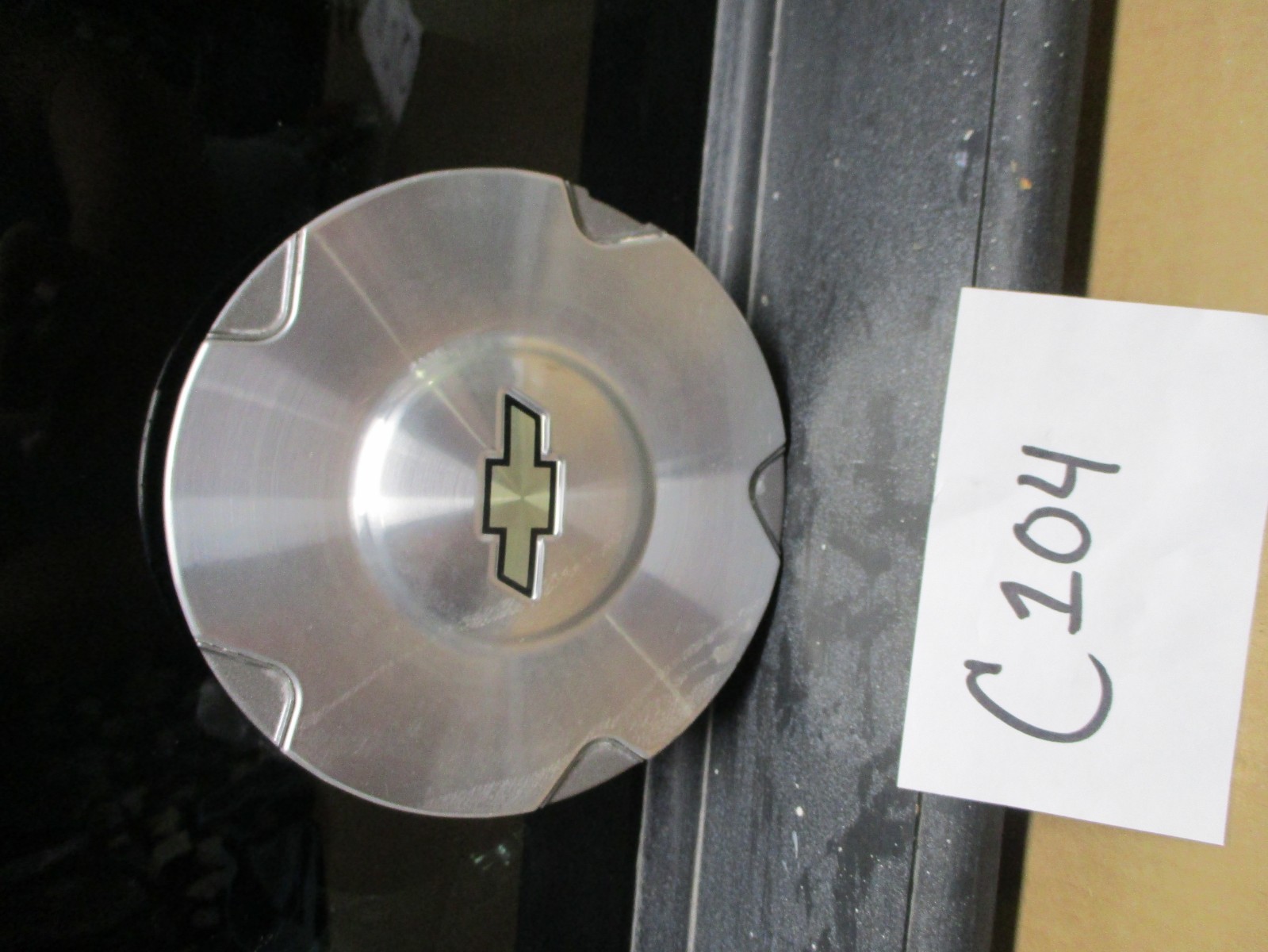 2002 - 2009 Trailblazer #104-C ONE 1 Hub Cap Center used Chrome 9593378