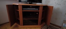  Eckschrank aus Holz (Kirschbaum)