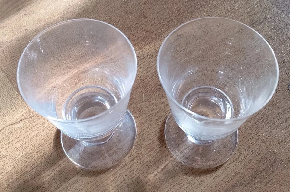 2 Vintage Collectible Etched (Wren & Robin) Goblets Glass 13x8x8cm Nice Items - Image 2 of 4