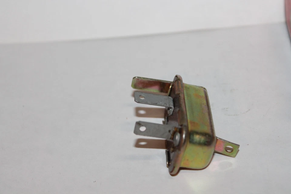 PANEL DE INSTRUMENTOS LIMITADOR DE VOLTAJE 1964-1970 DODGE&PLYMOUTH A,B, CARGADOR, CORONET, GTX Foto 4 de 4