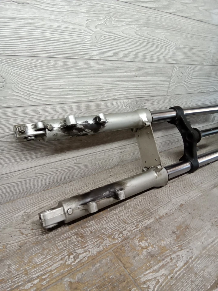 90 89-97 Suzuki Katana GSX750F 1990 horquillas delanteras tubos montaje suspensión Foto 2 de 4