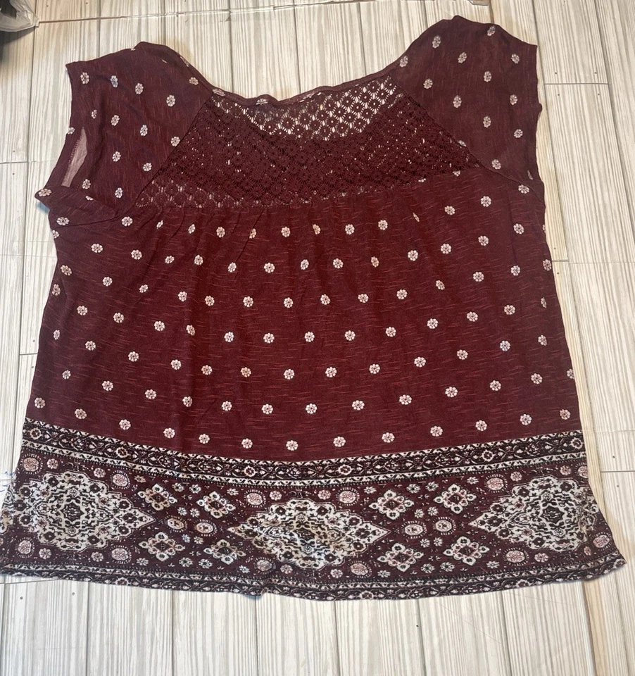 Bobbie Brooks 批量短袖上衣 M 码 蕾丝花卉钻石印花 轻便 — 第 3/4 张图片