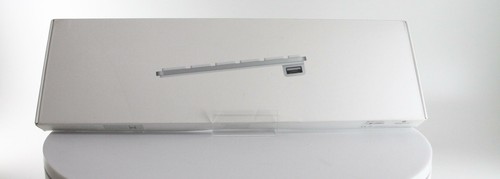 Boxed Apple A1243 USB Wired Keyboard Num Keypad International English (MB110Z/B) - Picture 2 of 2