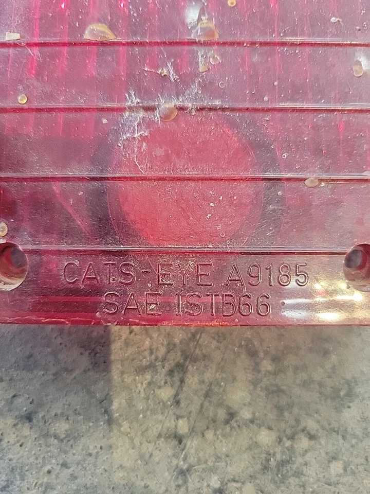 Lente de luz trasera original Jeep Commando 1966-1967-1968-1969-1970-1971-1972-EE. UU. Foto 3 de 3