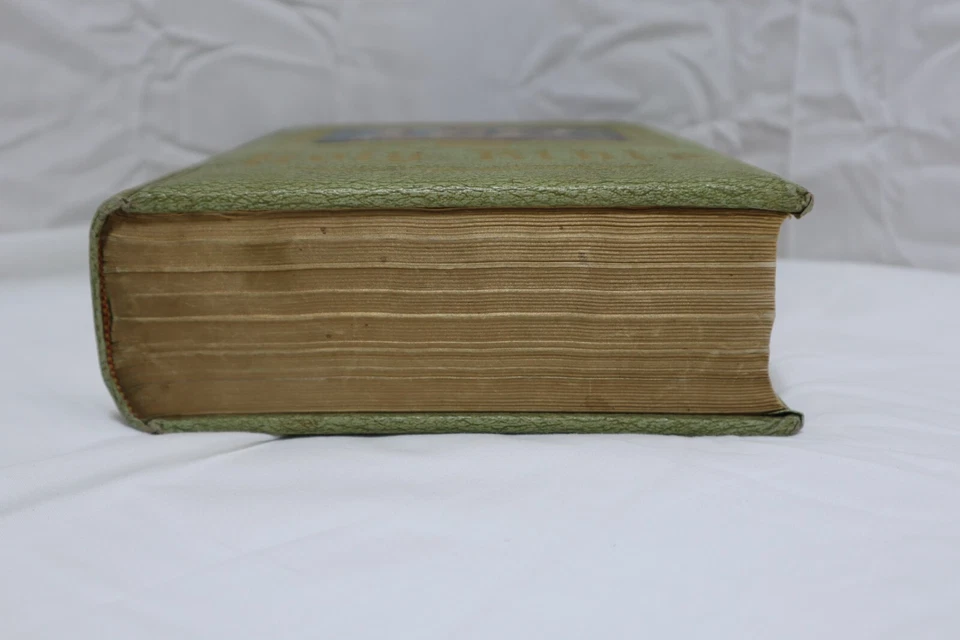 Vintage Holy Bible 1969-1970 Parish Edition Chicago - Image 4 of 4