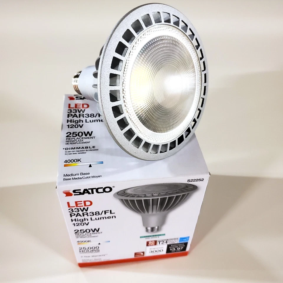SATCO 33W 3000 Lumens 4000K PAR38 Dimmable LED Floodlight Bulb E26 (S22252) NEW! - Image 2 of 4