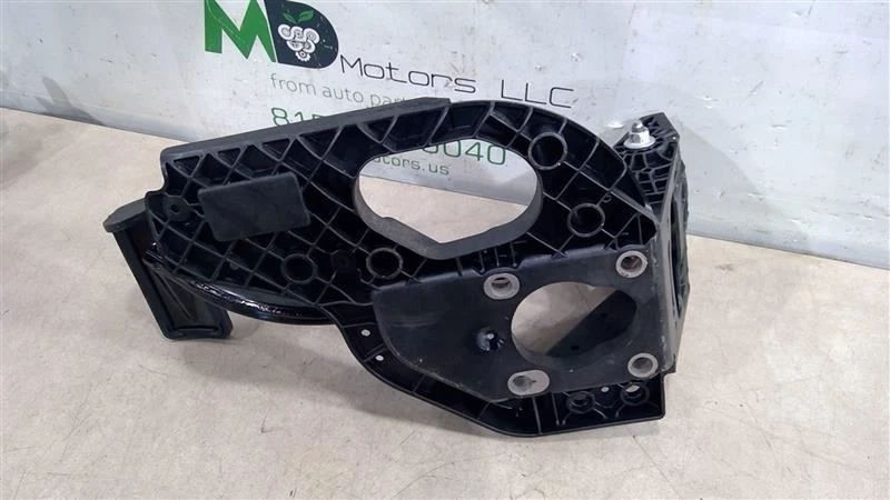 Chevrolet Tahoe 2015-2020 pedal de freno OEM 84378256 Foto 3 de 4