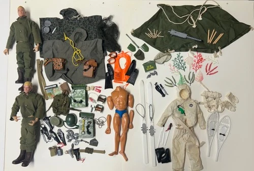2 - 1964 BLONDE GI JOE'S AND ACCESSORIES NICE VINTAGE LOT - SKI PATROL - BIVOUAC
