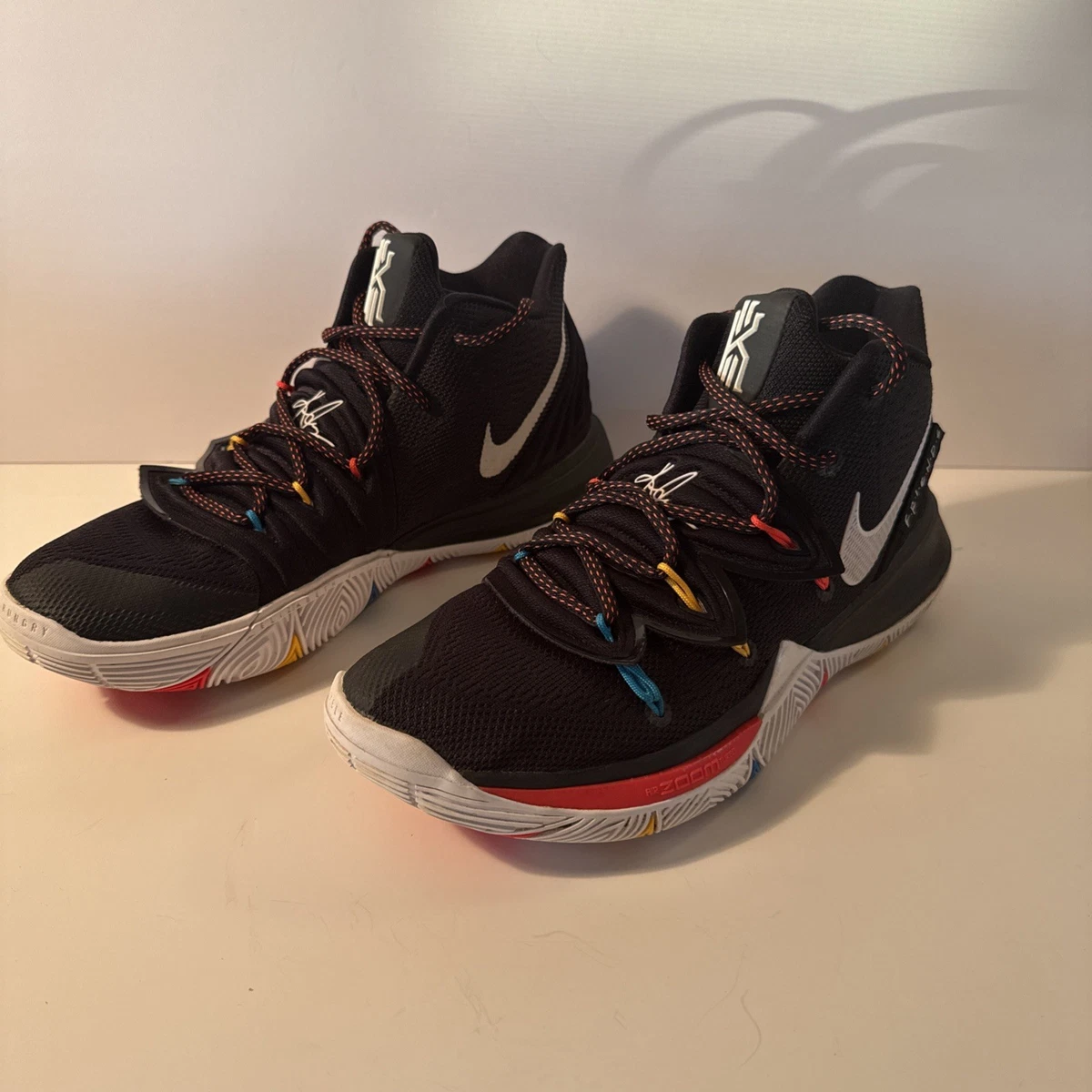 Las mejores ofertas en Nike Kyrie 5 Friends - AO2918-006 | eBay