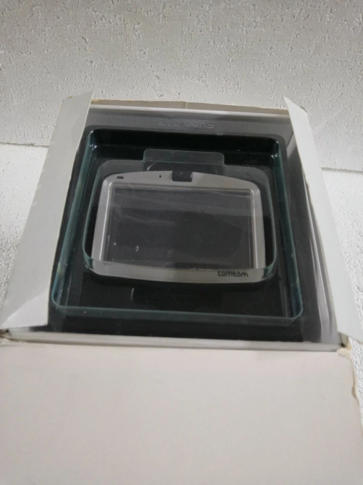 TomTom GO 510 4-Inch Bluetooth Portable GPS Navigator - Image 4 of 4