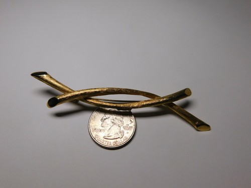 Broche de metal vintage firmado por Judy Lee cruzado oriental cepillado tono dorado - Imagen 3 de 5