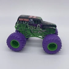Spin Master Monster Jam Grave Digger Purple Wheels Truck  1:64