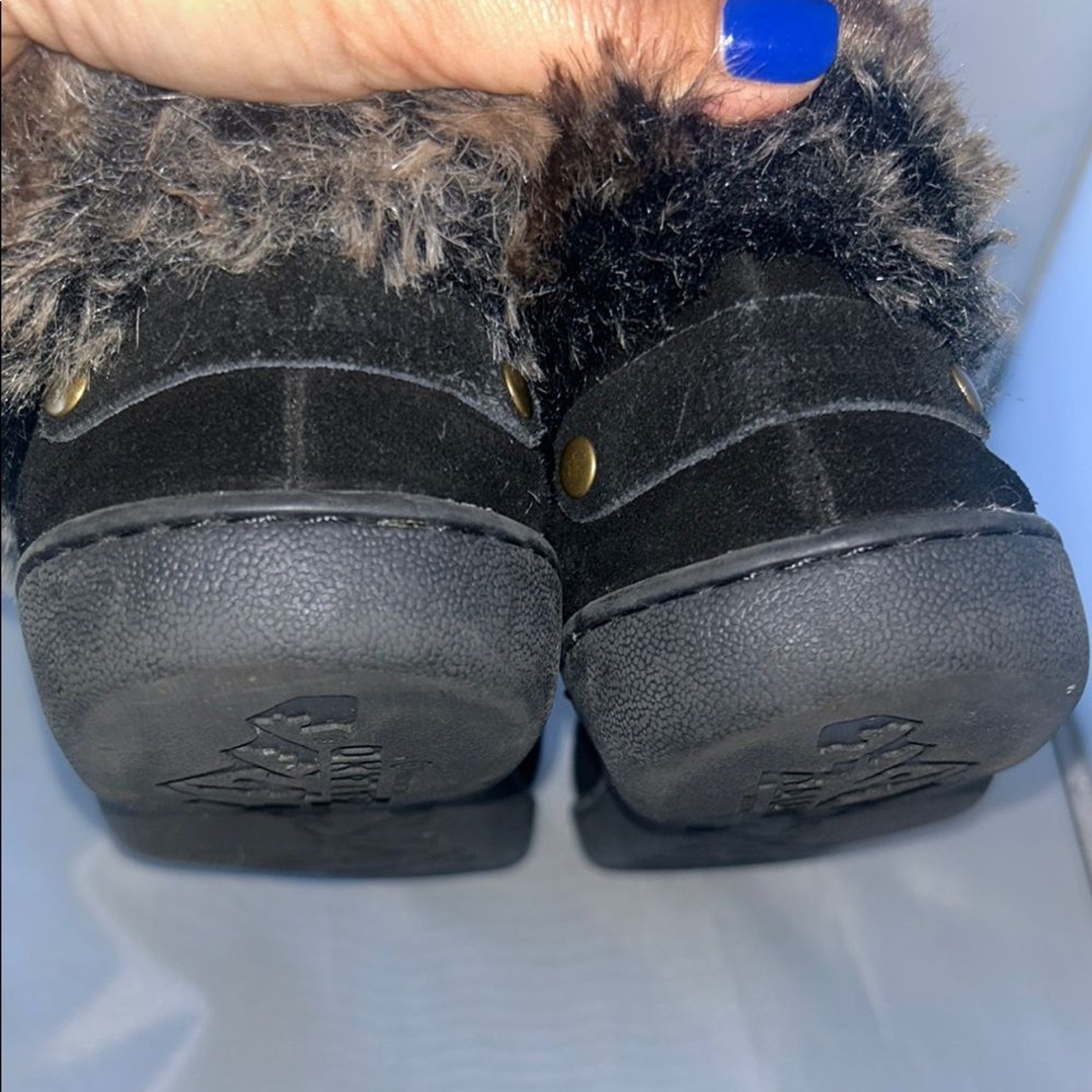 SAOLA Stivali ciabatte mocassini Zealand neri foderati in pelliccia sintetica taglia 9 suola gomma