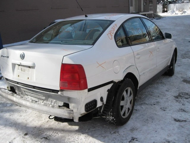 Engine Cover Volkswagen Passat 2000 00 393496 Foto 4 de 4