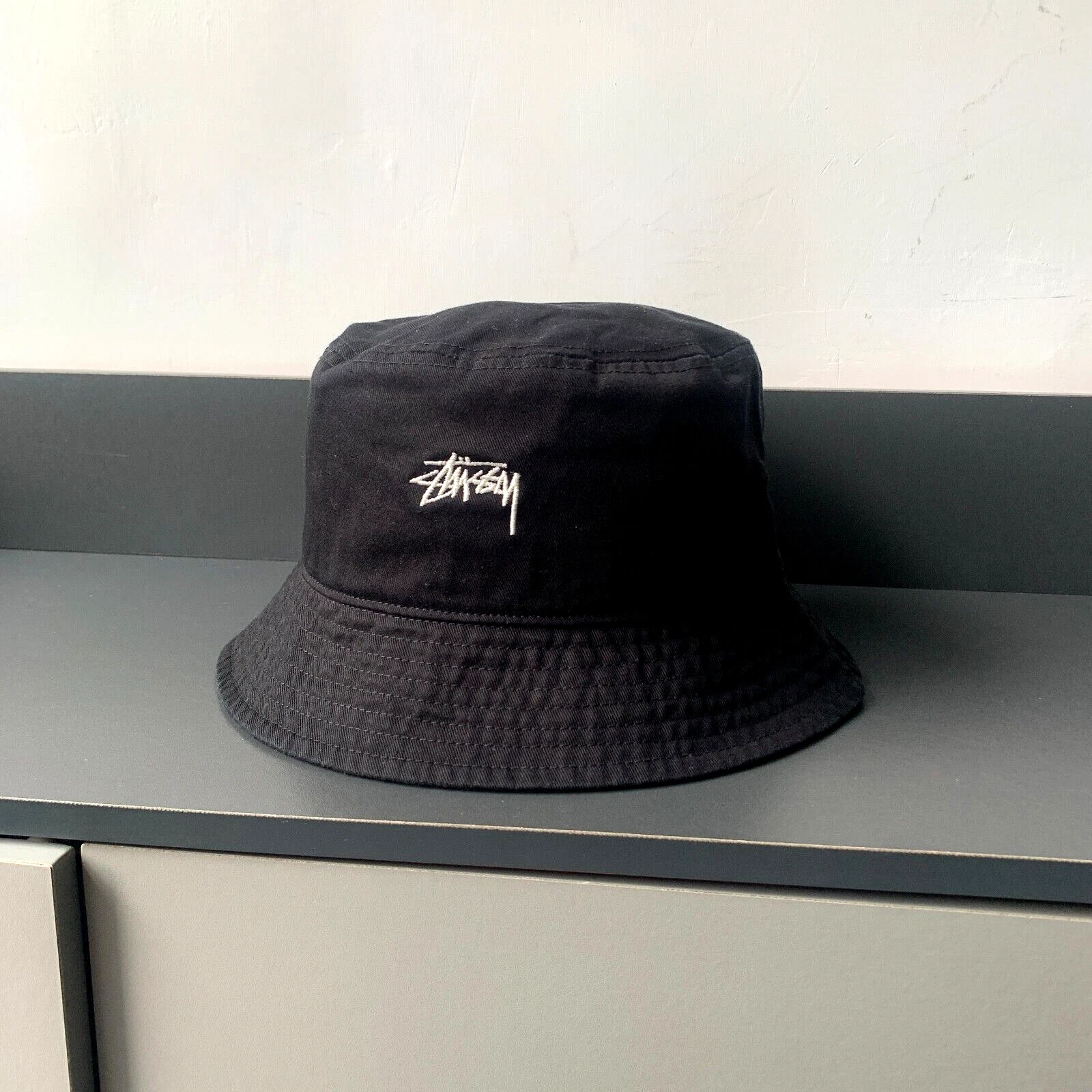 STUSSY STOCK BUCKET HAT BLACK - L/XL SUMMER CAMPING OUTDOOR Y2K