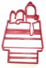 SNOOPY ON DOG HOUSE DOGHOUSE PEANUTS COOKIE CUTTER USA PR3975