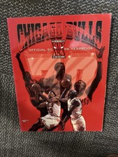 Chicago Bulls Official 95/96 Yearbook Michael Jordan & Team Collectible