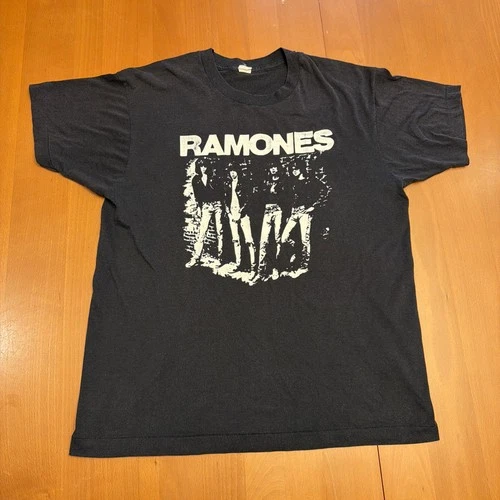 RAMONES T-SHIRT Punk 70s Sex Pistols Tour Conc 1970s vintage concert t-shirt, vintage, size L, single stitch, B+ condition