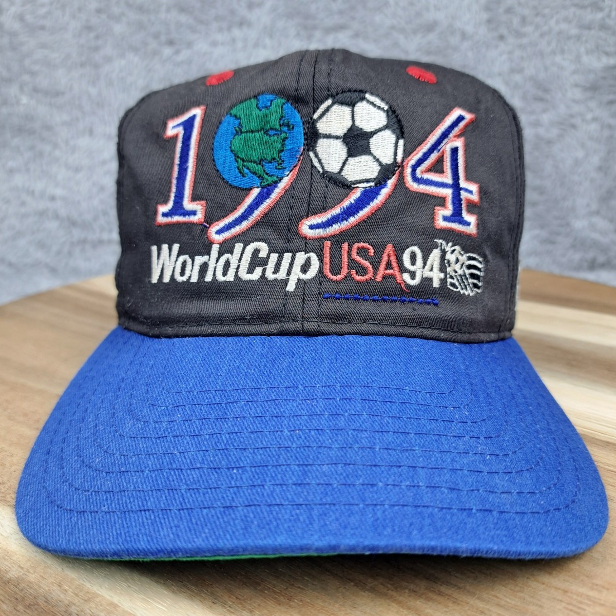 希少！1994 FIFAワールドカップのロゴ入りスナップバックキャップ　カナダ 希少！1994 FIFAワールドカップのロゴ入りスナップバックキャップ