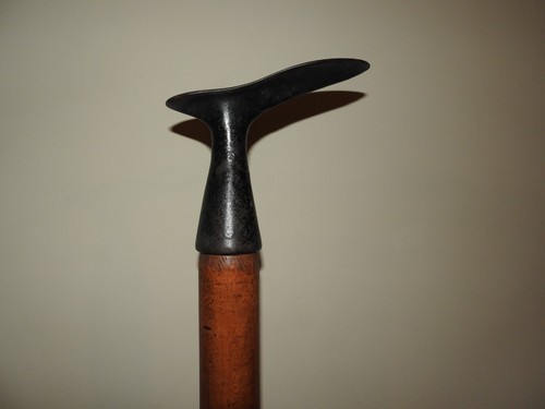 ANTIQUE COBBLER ANVIL CAST IRON BASE & #3, 4, & 6 SHOE FORM WITH HARDWOOD POST - Picture 19 of 22