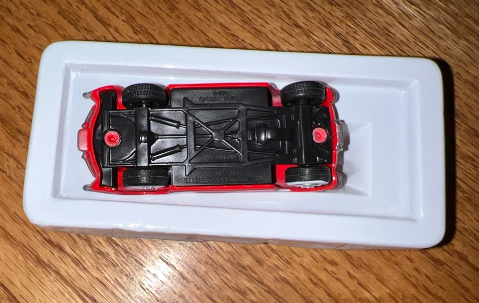 1957 Corvette Chevrolet Model Die Cast Red White CONVERTIBLE  GM collectible NIB - Image 2 of 4