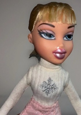 Bratz Doll Cloe -2001 Original W/ Winter Collection clothing and accessories 