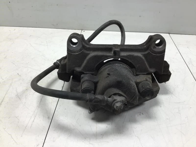 Pinza de freno delantera derecha Volkswagen Passat 2007 compatible con Jetta 05-18 OEM+ Foto 4 de 4