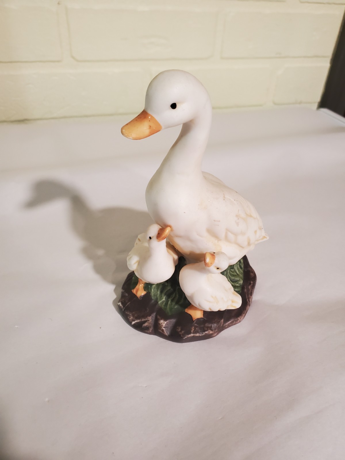 Mama Duck With 2 Babies Figurine
