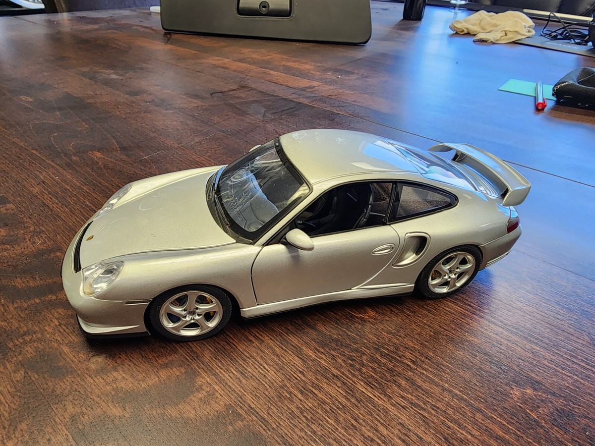 Porsche 911 GT2 Type 996 - Auto Art 1/18 Scale Diecast Original