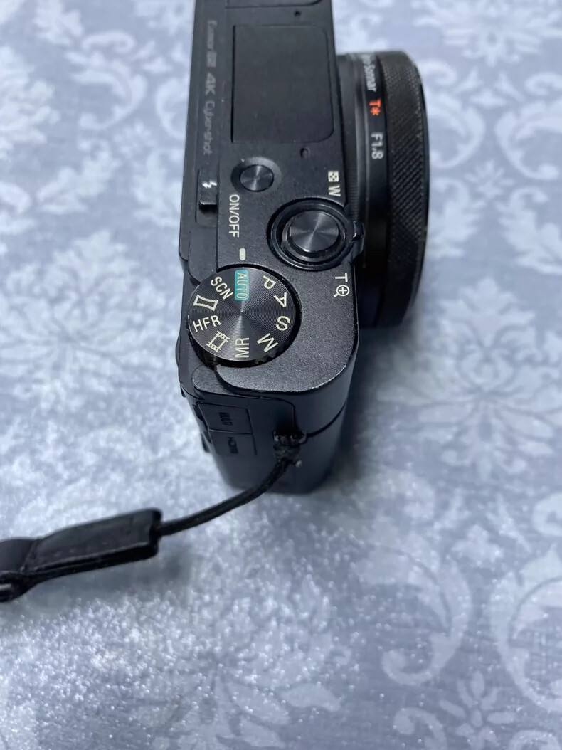 Sony Cyber-Shot DSC-RX100M4 RX100 IV Digital Camera 2.9 x Sony Cyber-Shot DSC-RX100M4 RX100 IV Digital Camera 2.9 x