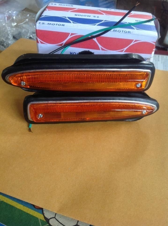 Datsun 510 520 521 1600 Bluebird Front Side Marker Lights Lamps