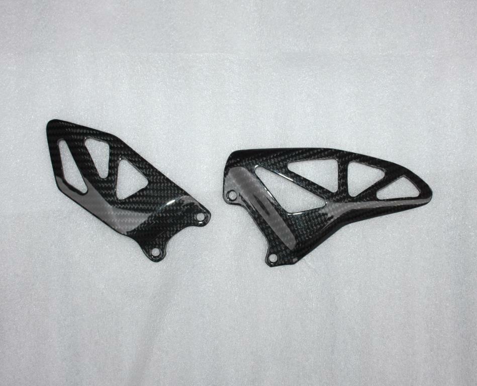 Platines talon carbone brillant Suzuki GSXR 1000 2026 pour éviter usure et rayures