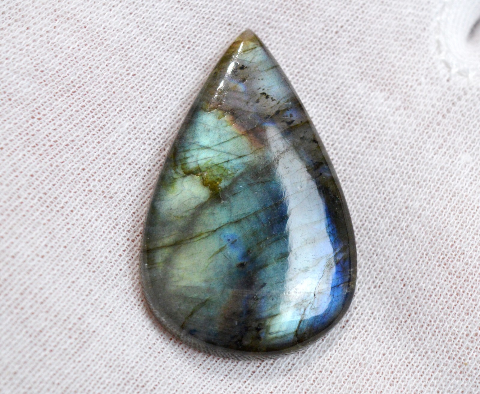 Labradorite cabochon 73 carats pierre naturelle Madagascar pour lithothérapie