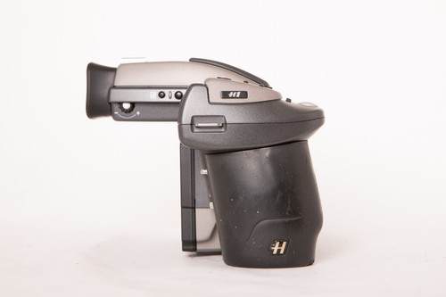 Hasselblad H1 With Hasselblad HV90X Viewfinder - Picture 5 of 9