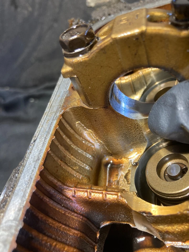 02-09 丰田凯美瑞 Scion XB 2.4L 2AZFE 裸缸盖(期刊磨损) — 第 3/4 张图片