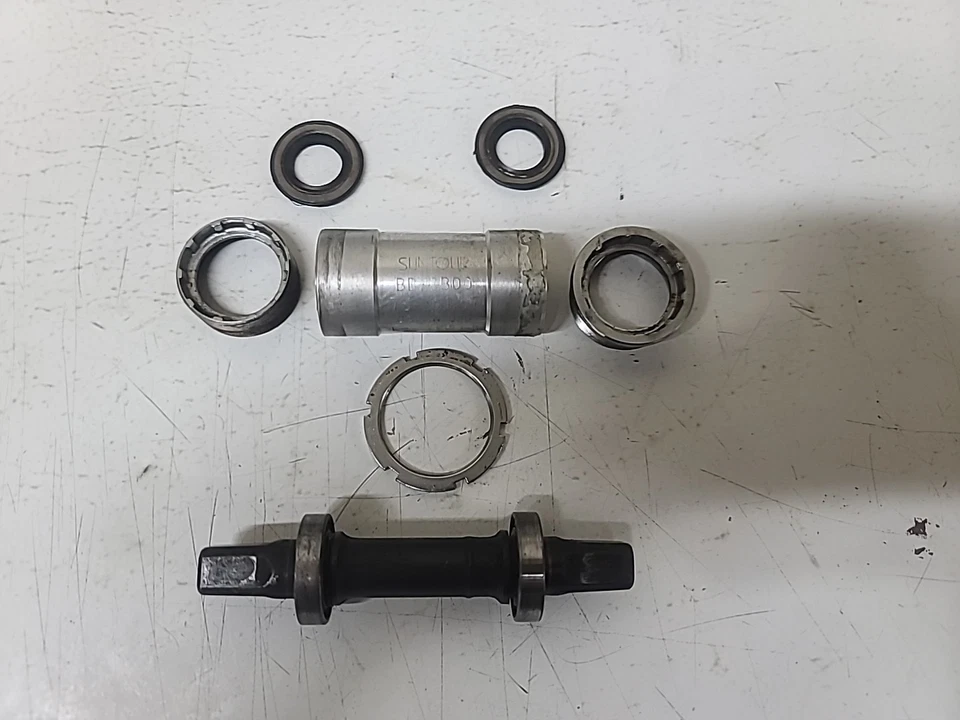 Suntour Bottom Bracket BB 73 x 118mm FOR PARTS OR REPAIRS - Image 2 of 4