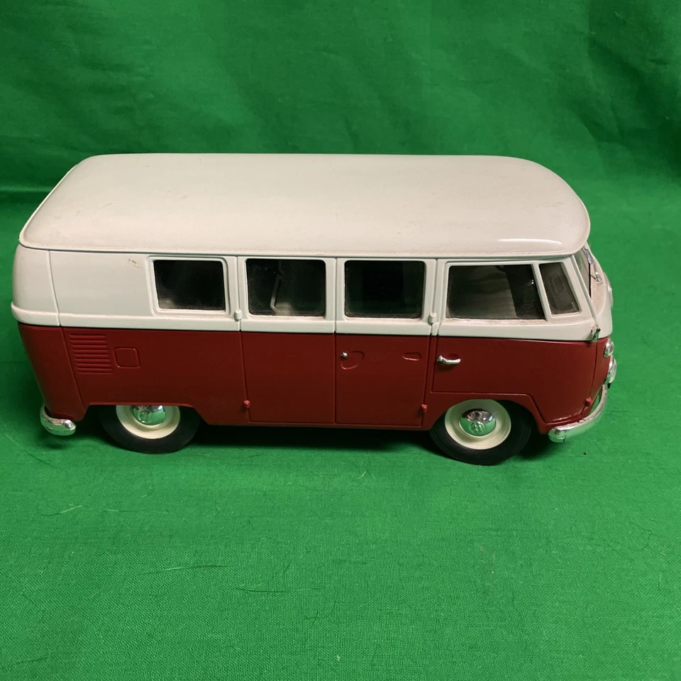 Vintage Volkswagen Sólido VW Combi  1966 VW  bus  1:19  DieCast Preowned A8 - Image 4 of 4